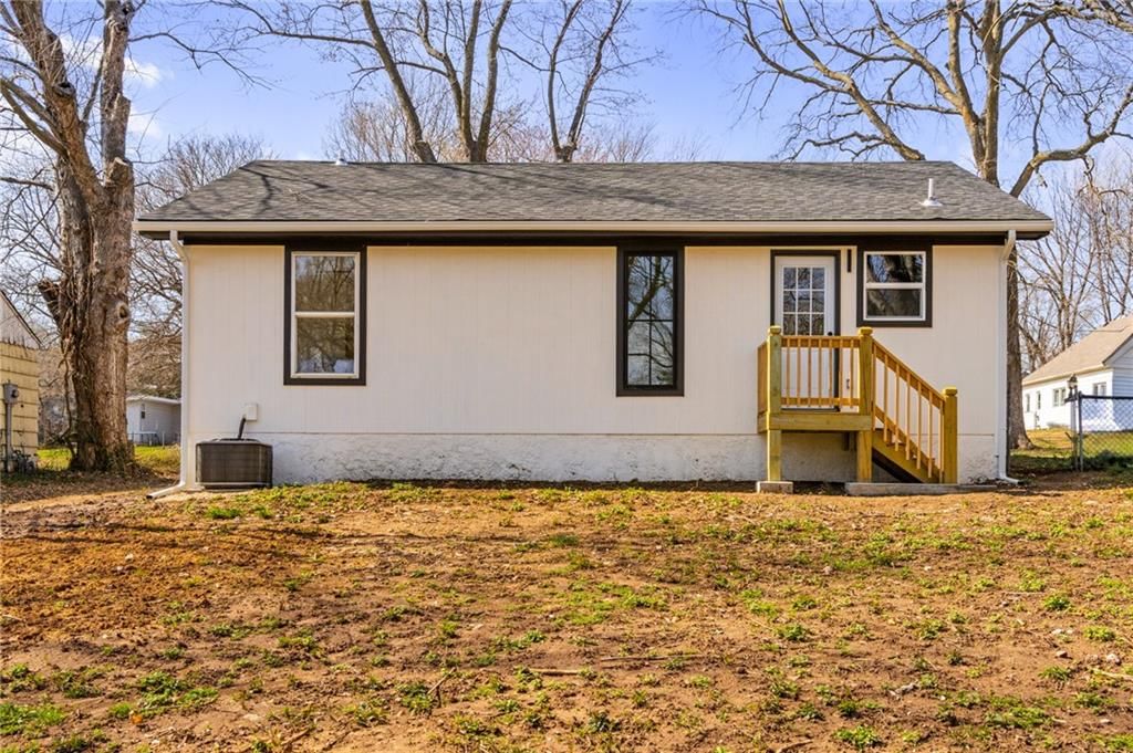 1339 S Hocker Avenue — photo 3
