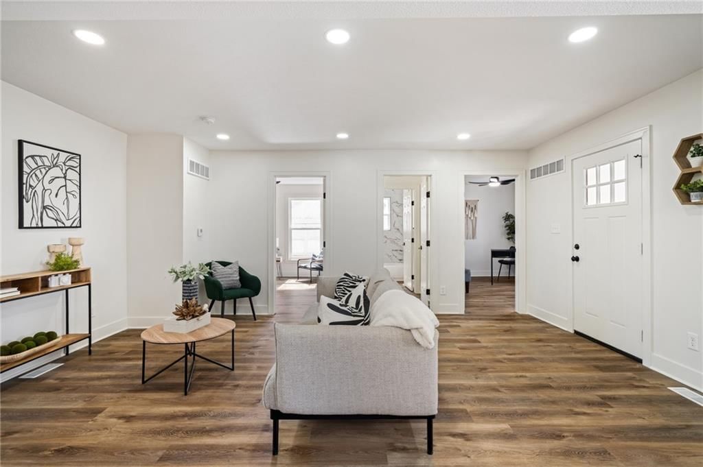1339 S Hocker Avenue — photo 9