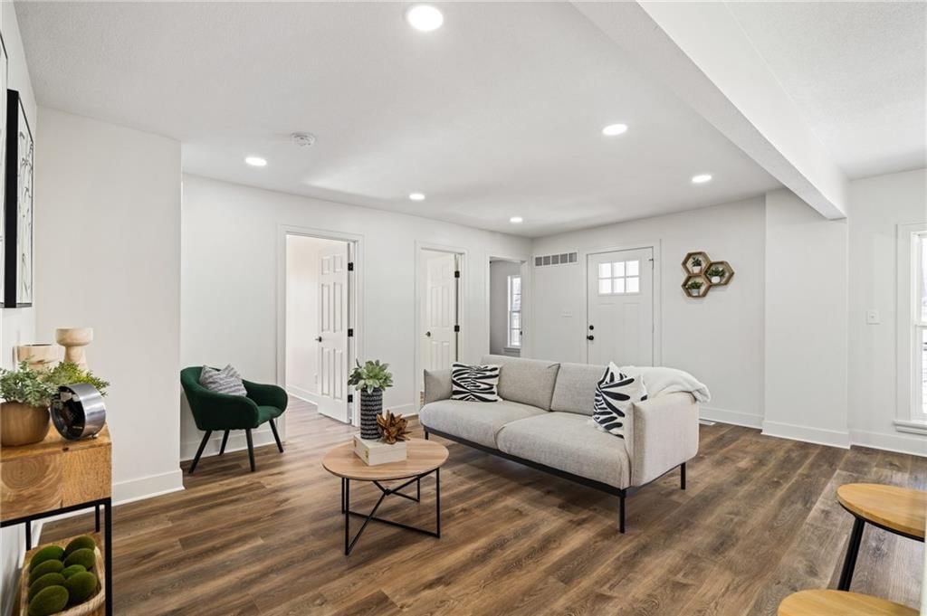 1339 S Hocker Avenue — photo 10