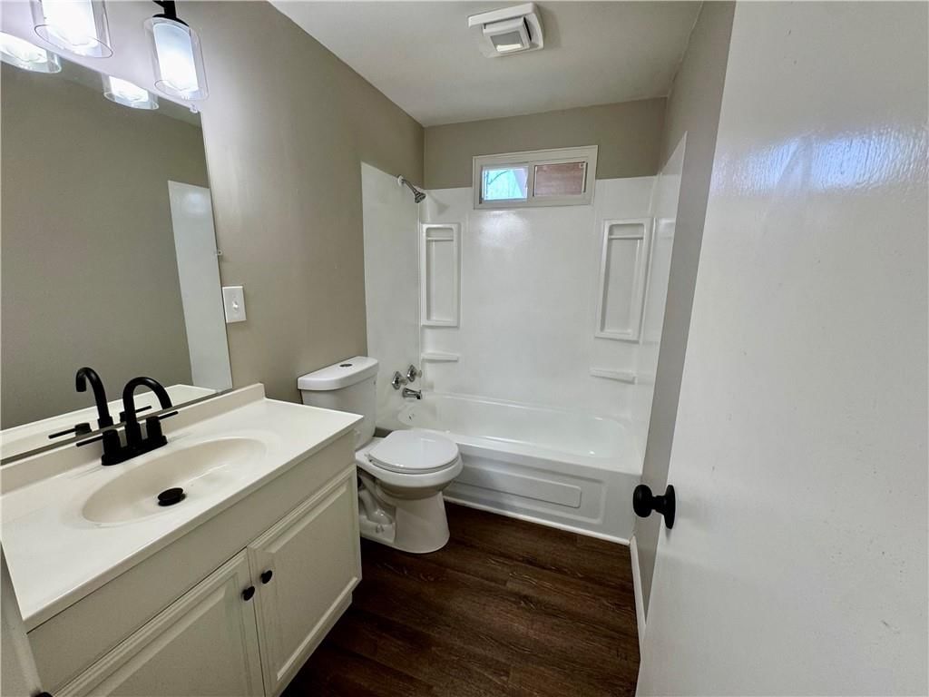 300 Vine Street — photo 12