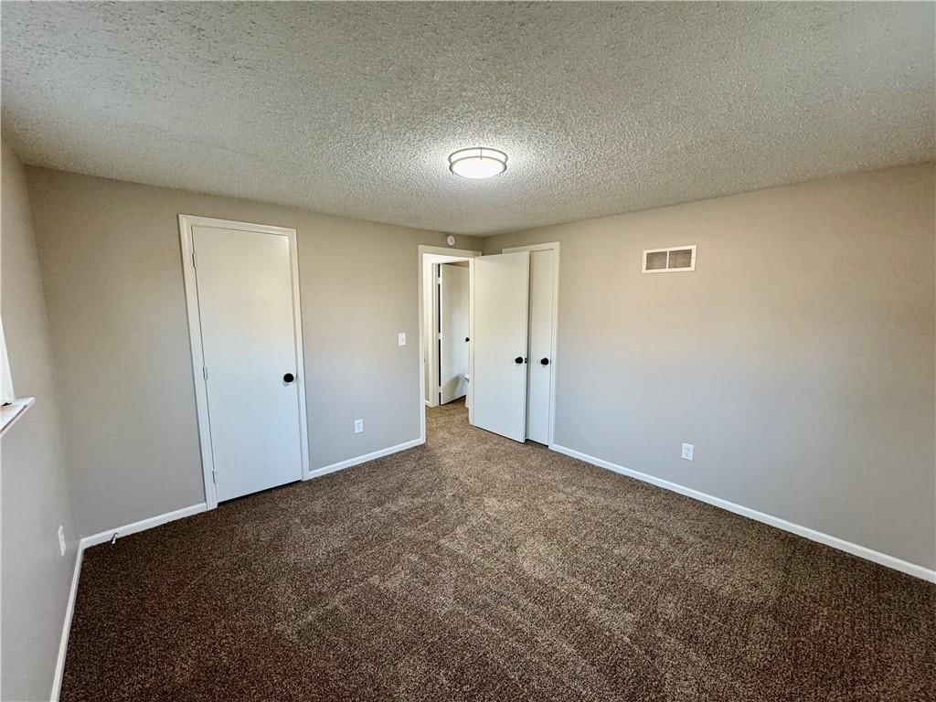 300 Vine Street — photo 13