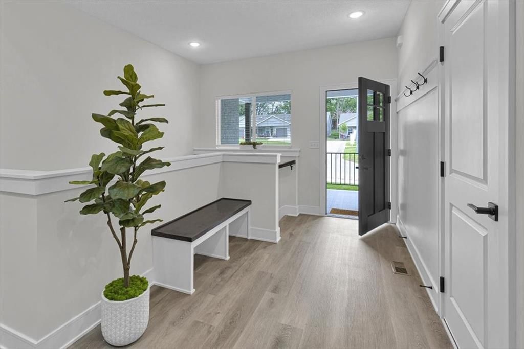 5829 Hunter Court — photo 1