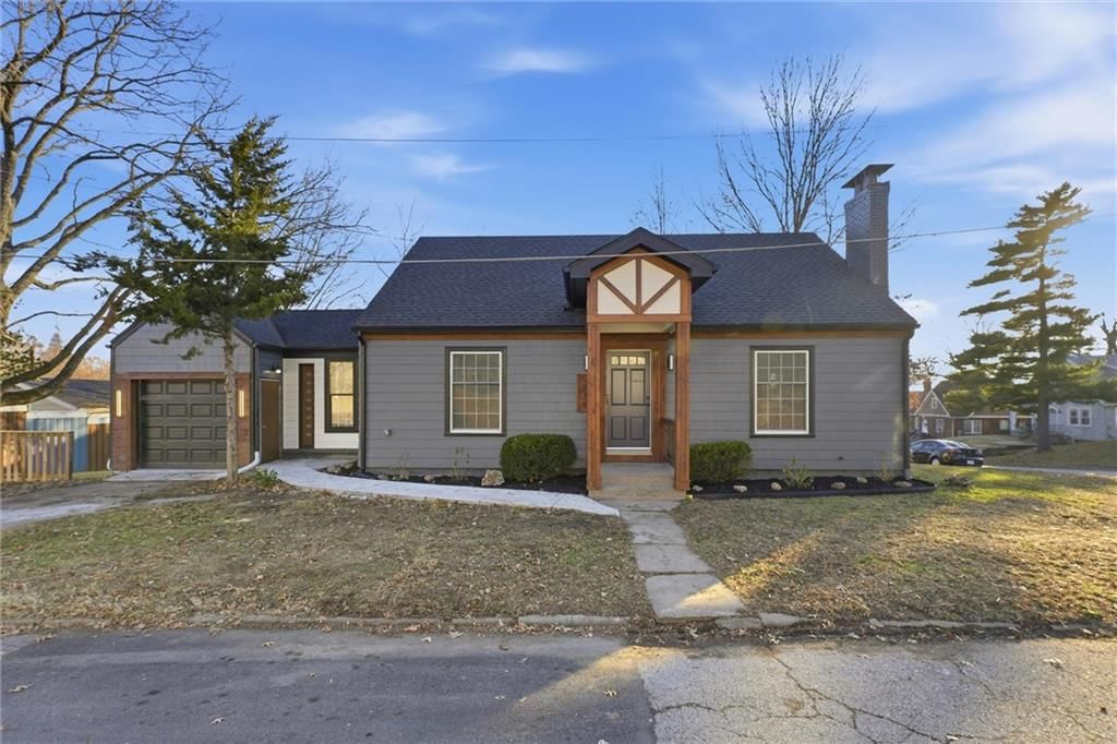 1229 W White Oak Avenue — photo 2