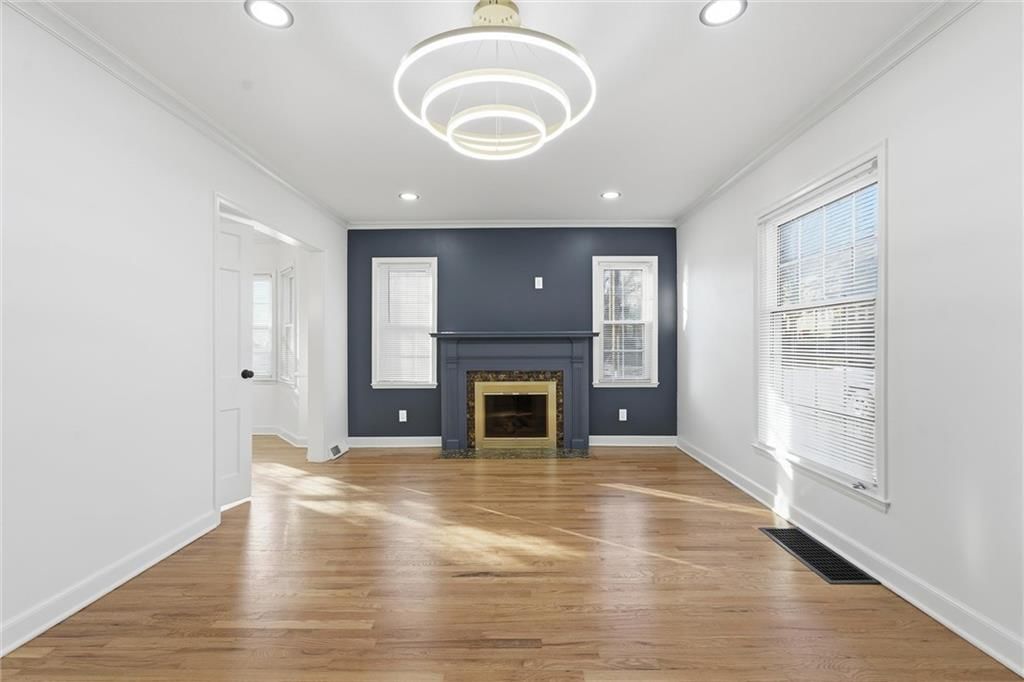 1229 W White Oak Avenue — photo 4