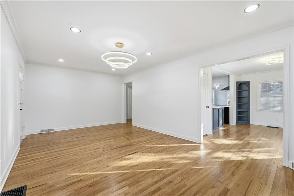 1229 W White Oak Avenue — photo 7