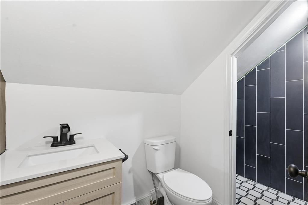 1229 W White Oak Avenue — photo 27