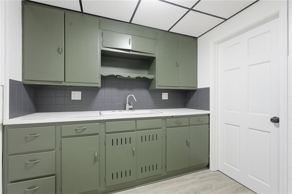 1229 W White Oak Avenue — photo 30