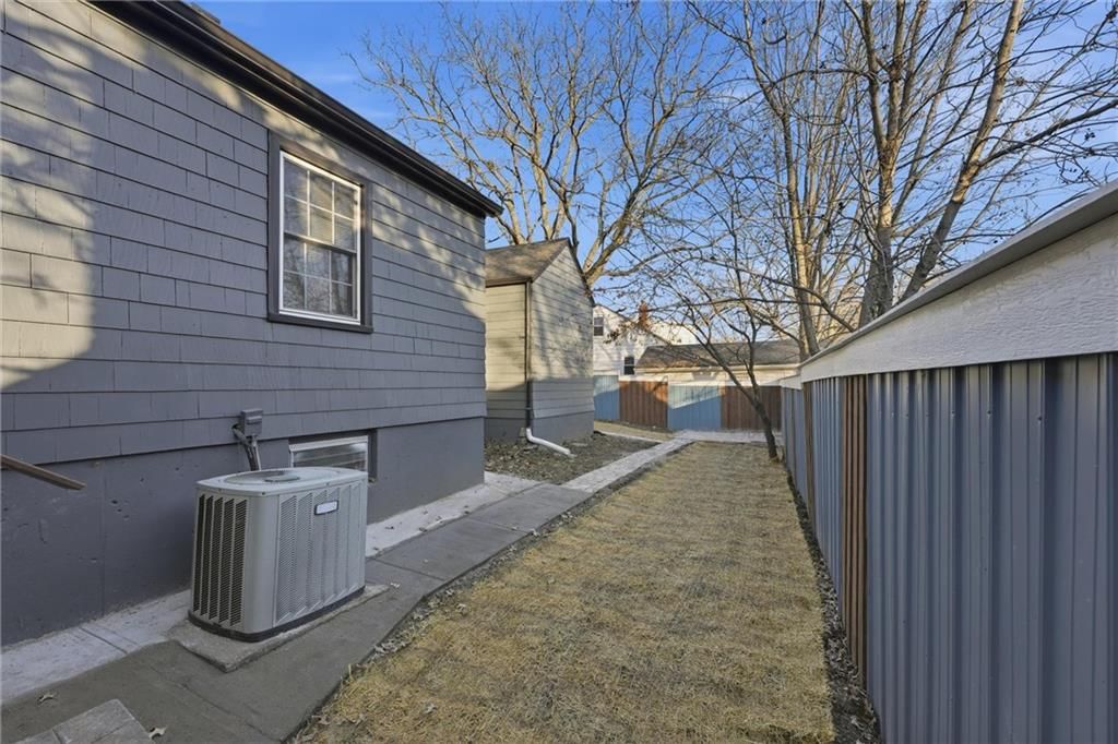 1229 W White Oak Avenue — photo 35
