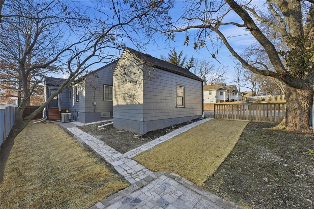 1229 W White Oak Avenue — photo 37