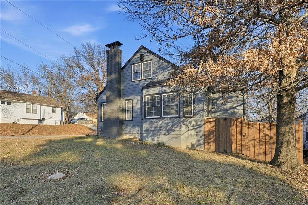 1229 W White Oak Avenue — photo 38