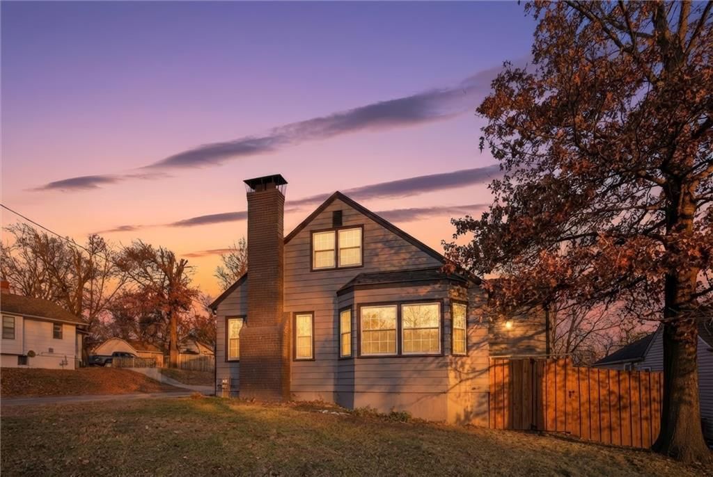 1229 W White Oak Avenue — photo 39