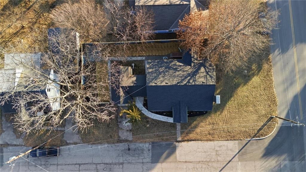 1229 W White Oak Avenue — photo 42