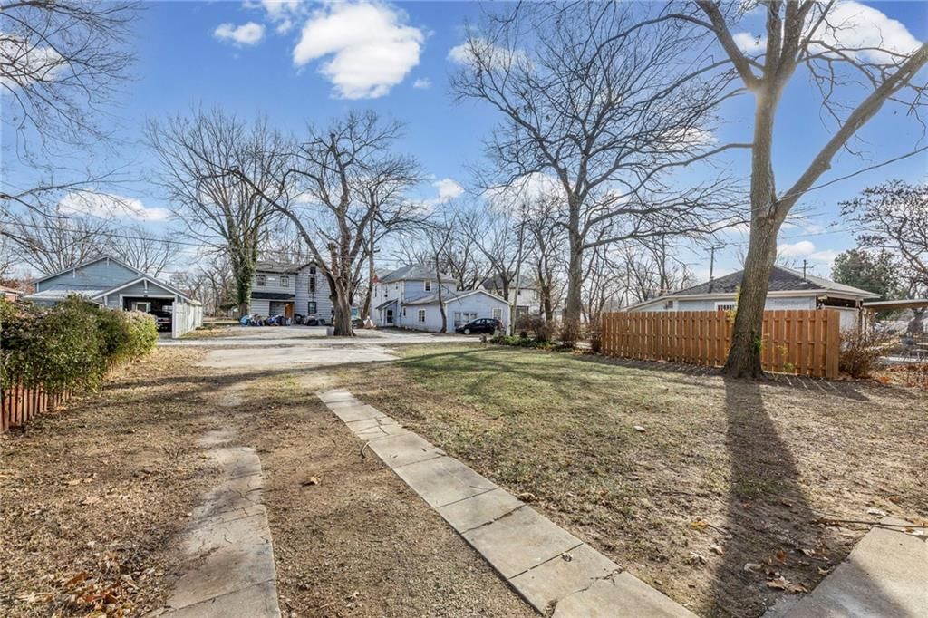 311 S Sycamore Street — photo 29