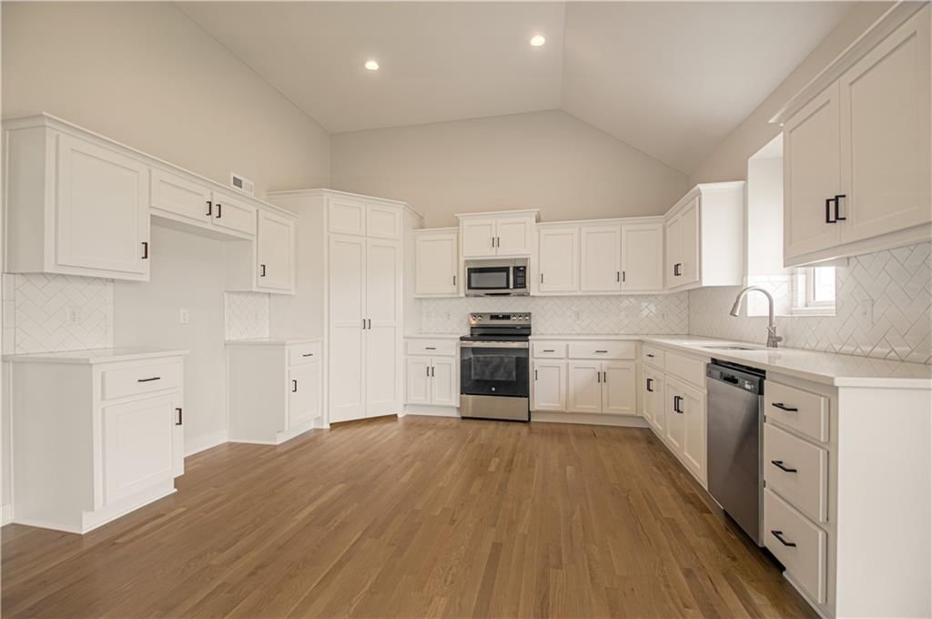 1026 Jasmine Drive — photo 9