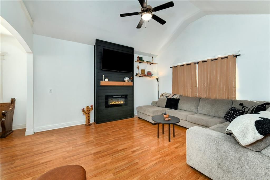 303 S Wilson Street — photo 6