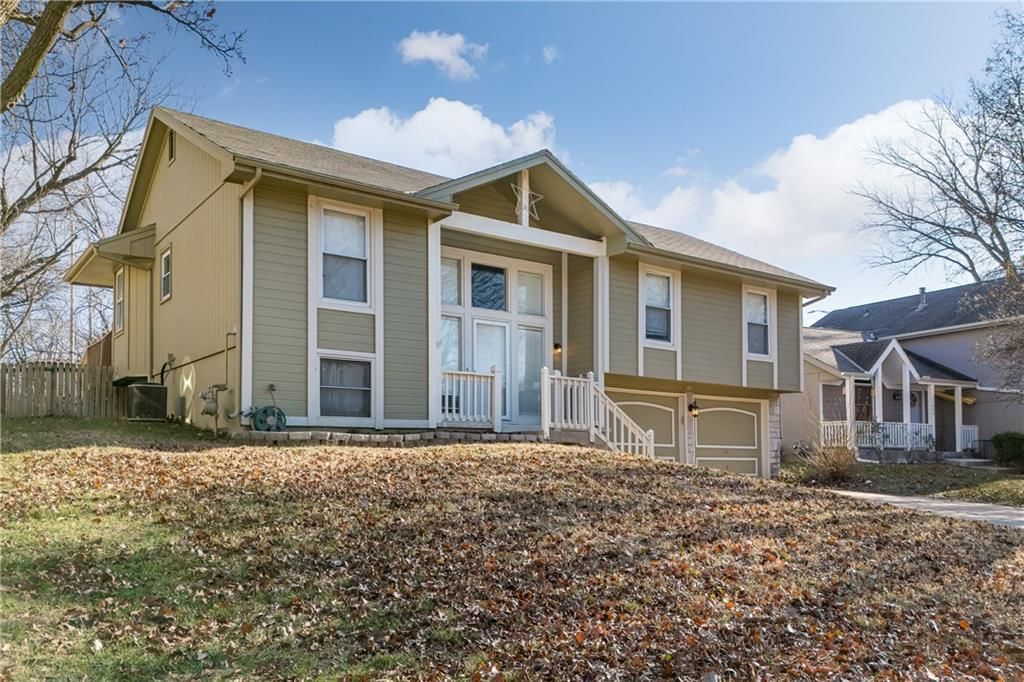 11013 N McGee Street — photo 2