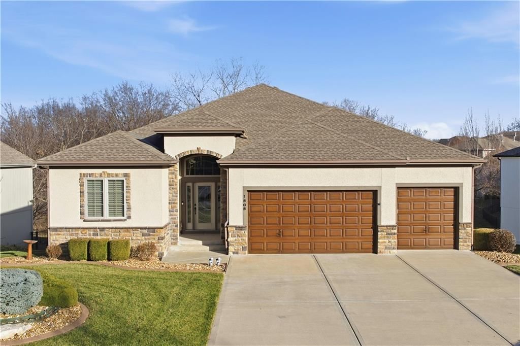1808 NE Parks Summit Boulevard — photo 2
