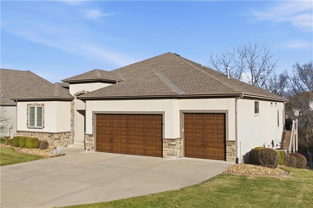 1808 NE Parks Summit Boulevard — photo 4