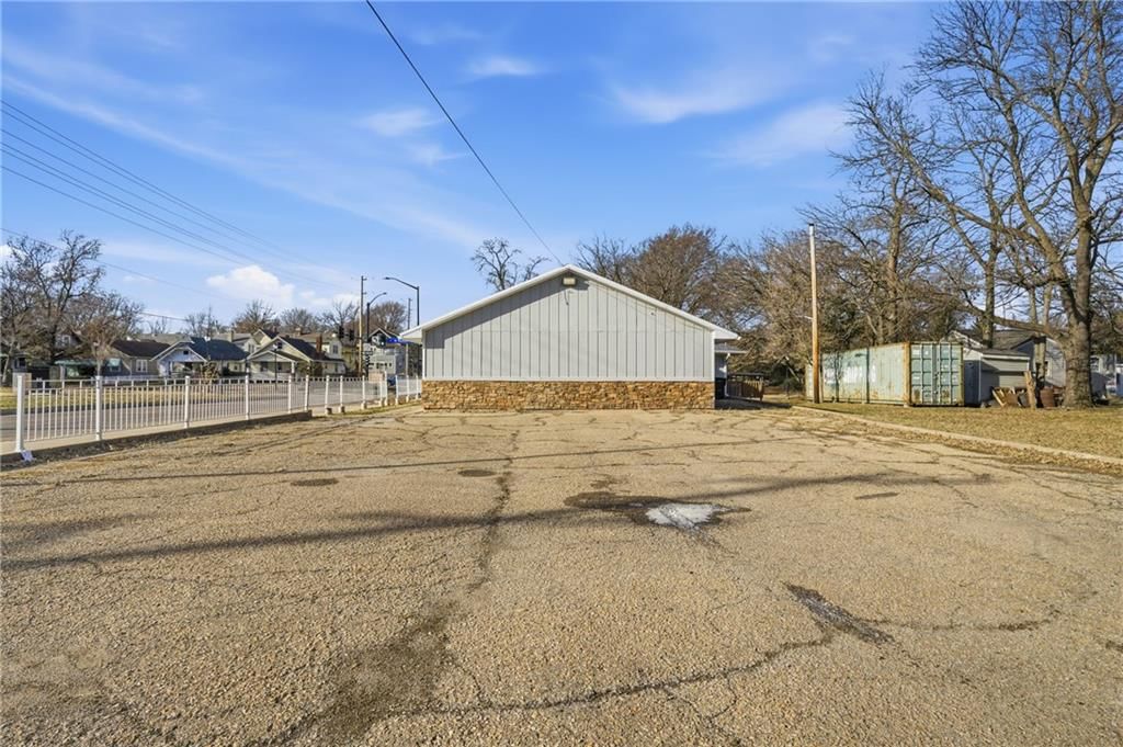 1196 Washburn Avenue — photo 2