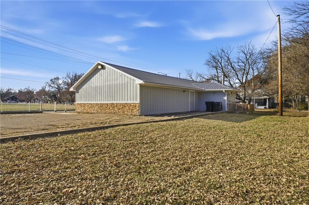 1196 Washburn Avenue — photo 3
