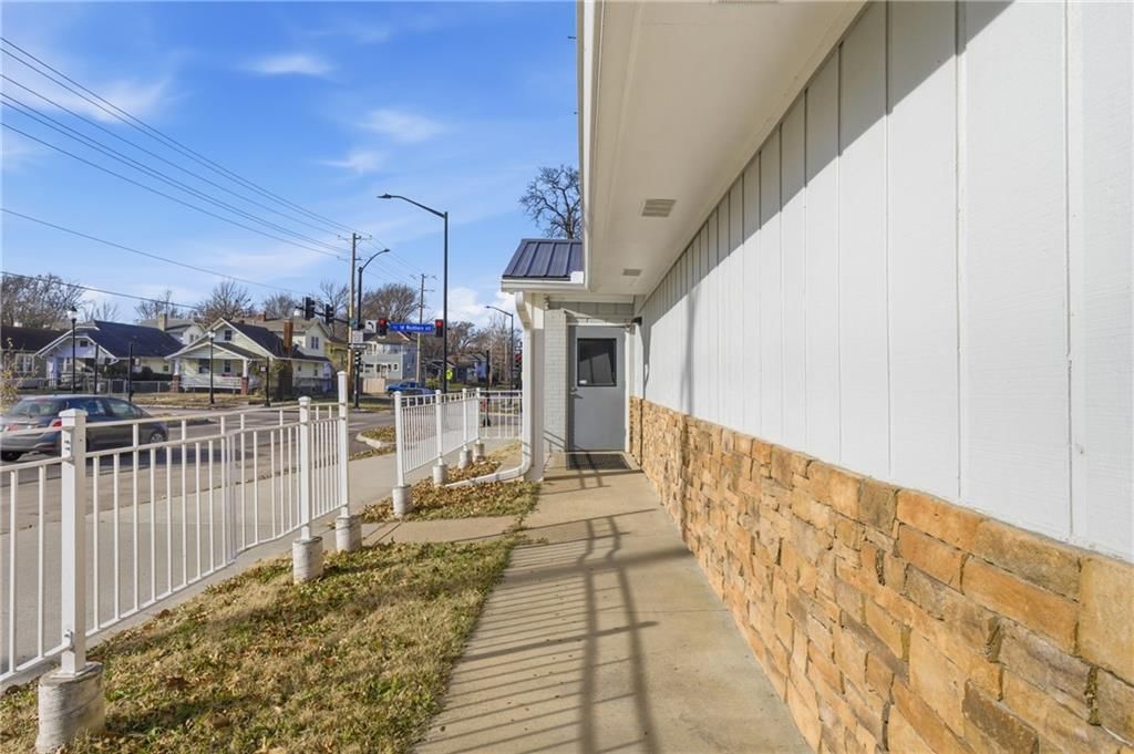 1196 Washburn Avenue — photo 4