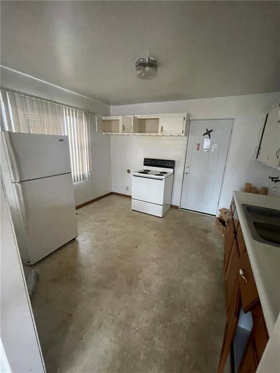 2443 S Sterling Avenue — photo 2