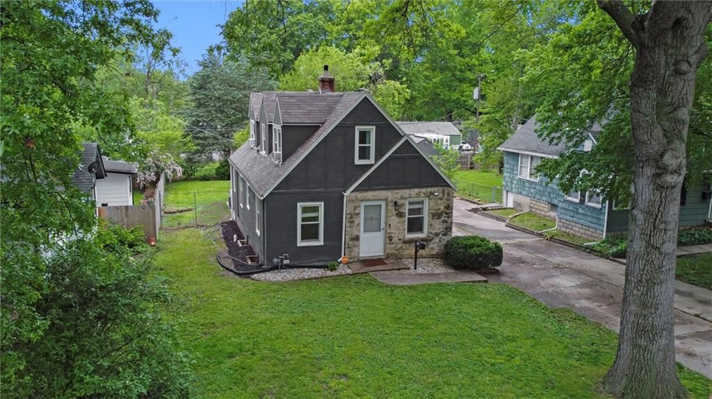 8242 Belleview Avenue, Kansas City, MO