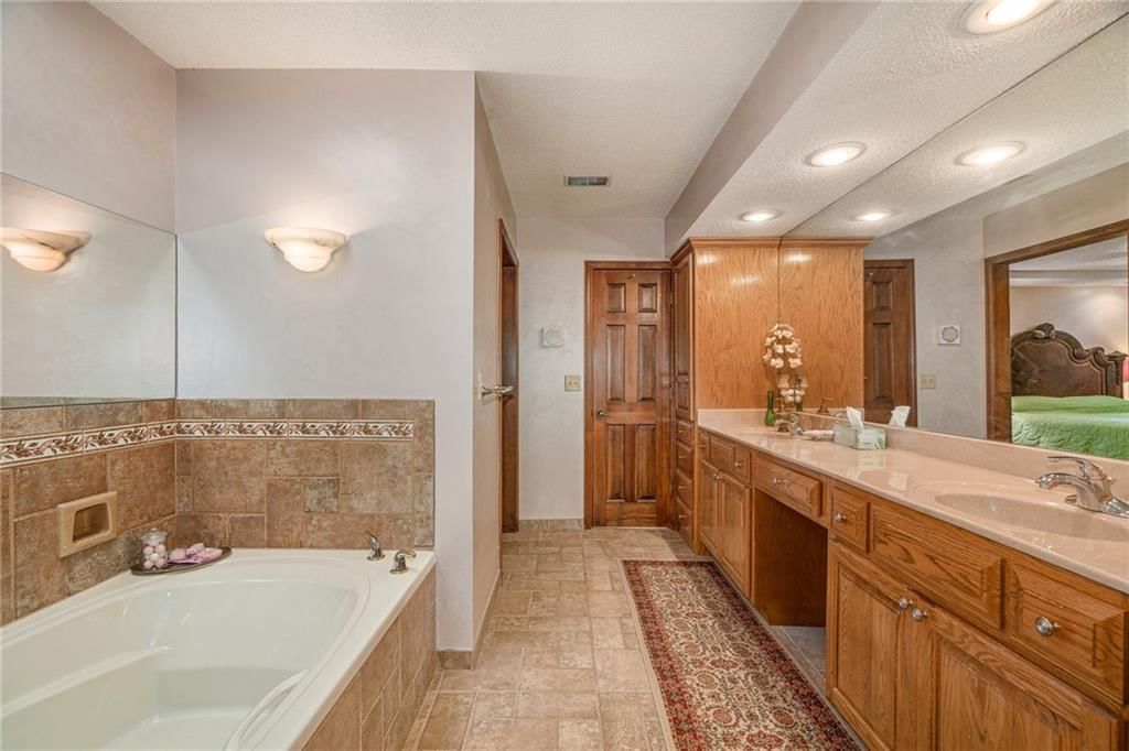 13212 W 84th Street — photo 31