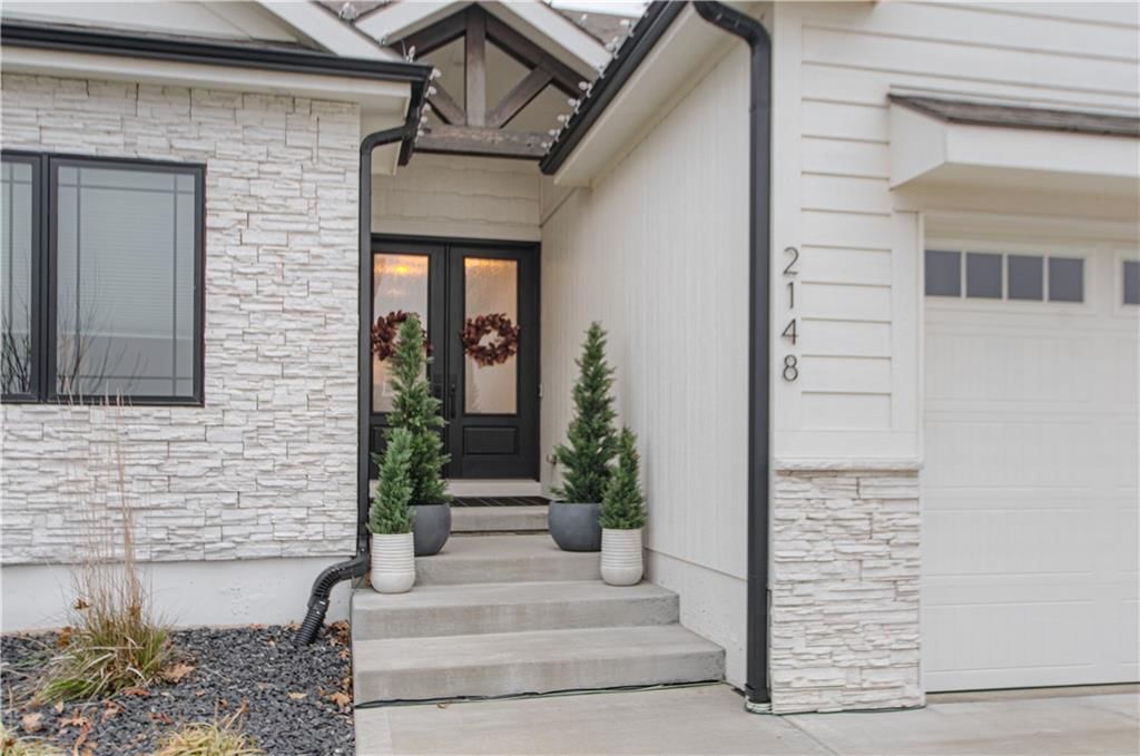 2148 Foxtail Drive — photo 2
