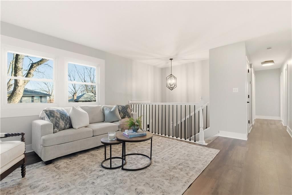 400 NE Sharon Drive — photo 4