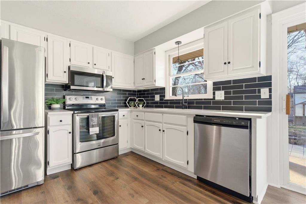 400 NE Sharon Drive — photo 8