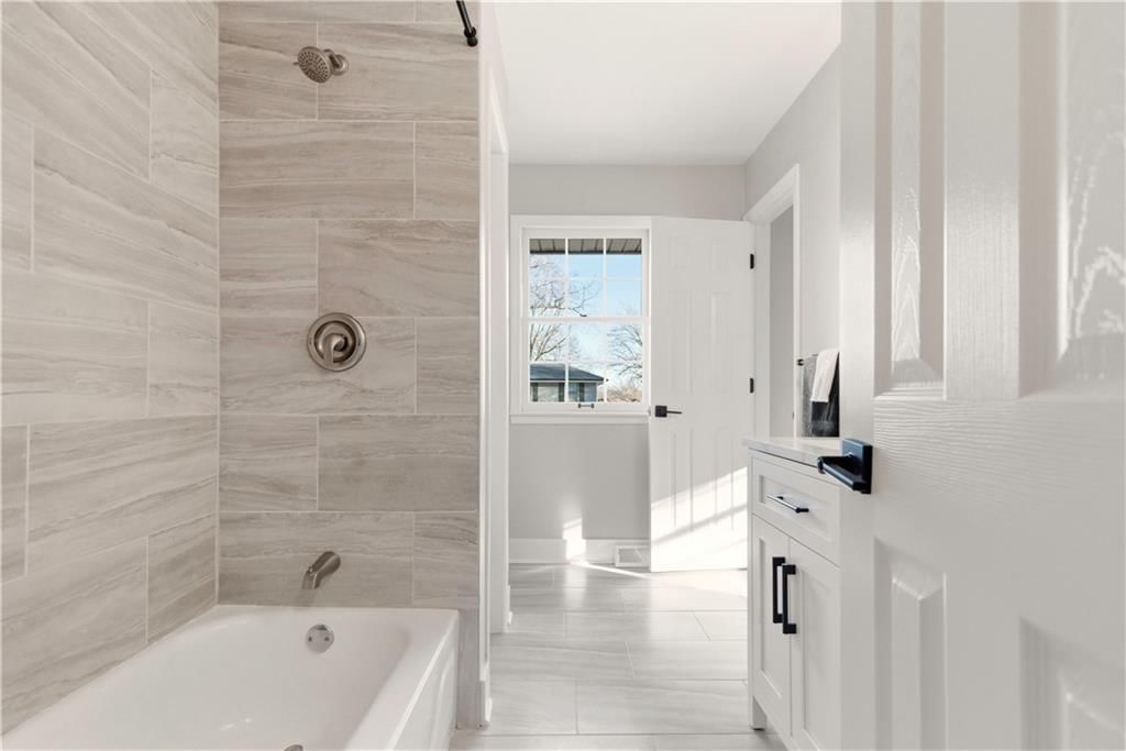 400 NE Sharon Drive — photo 12