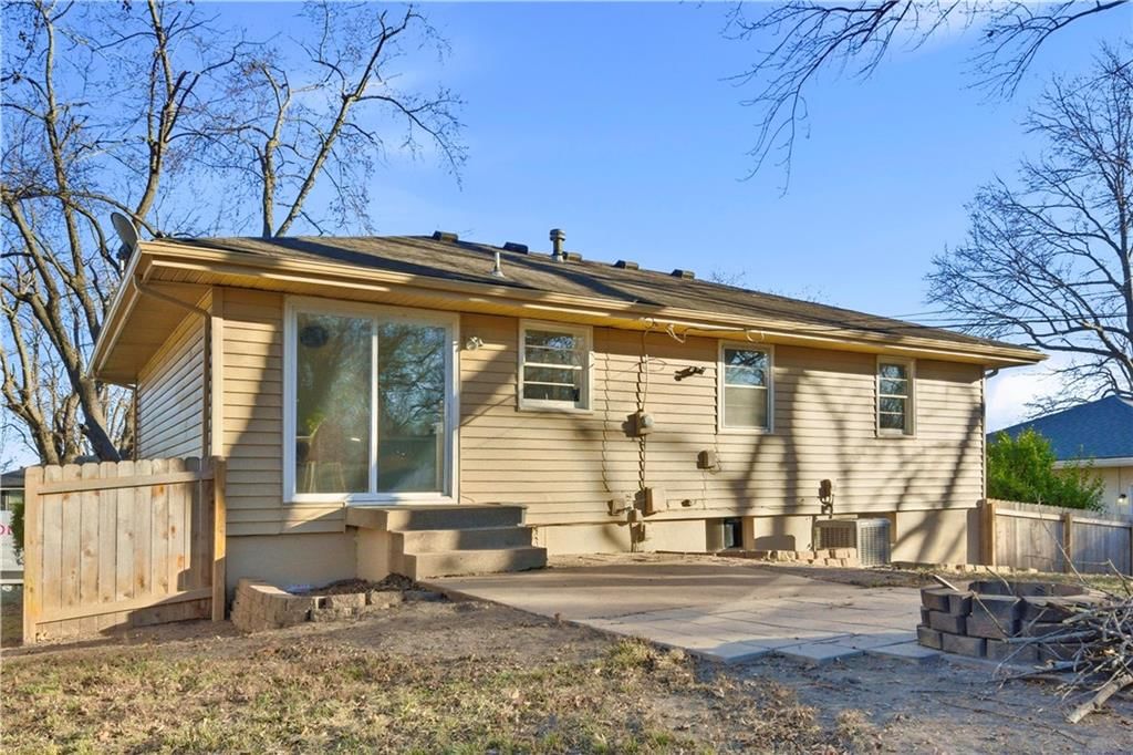 400 NE Sharon Drive — photo 22