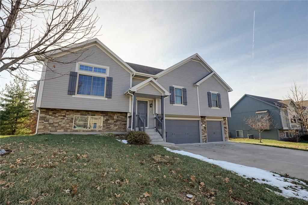 100 SE Hanging Garden Street, Lee's Summit, MO
