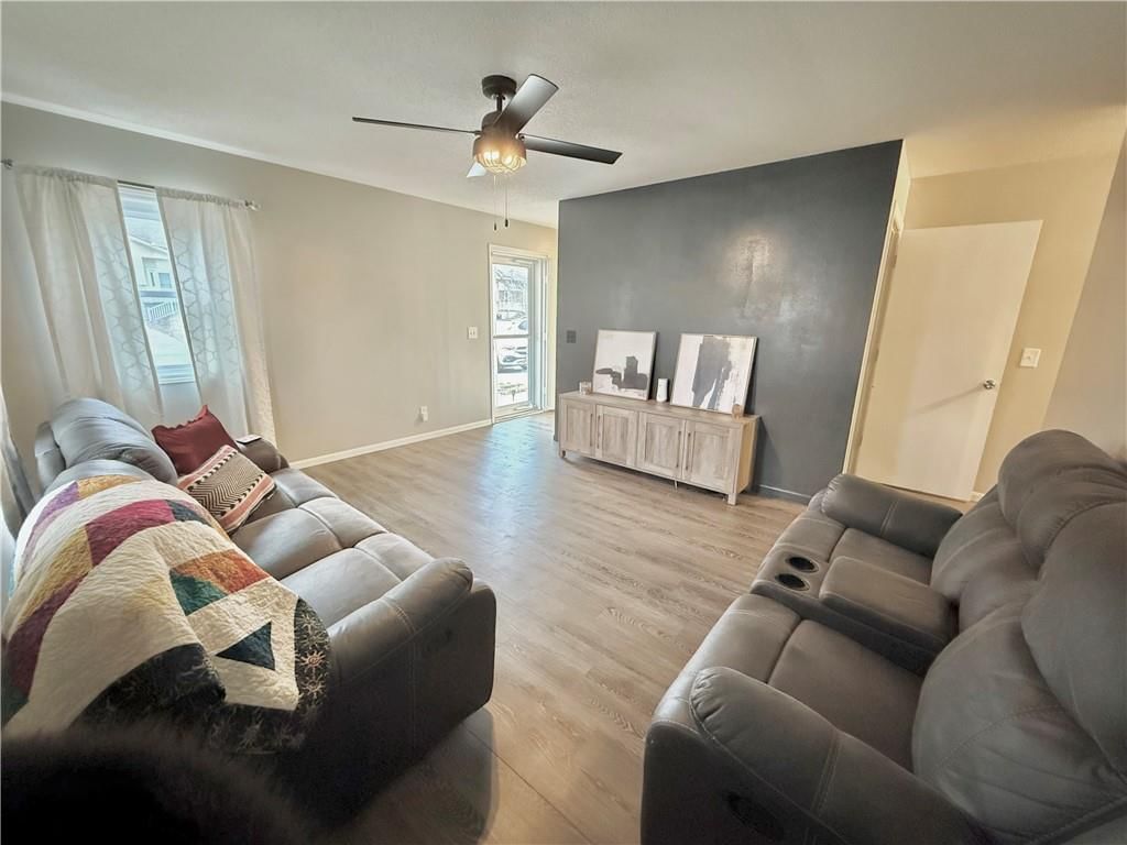 615 W Torrance Street — photo 2