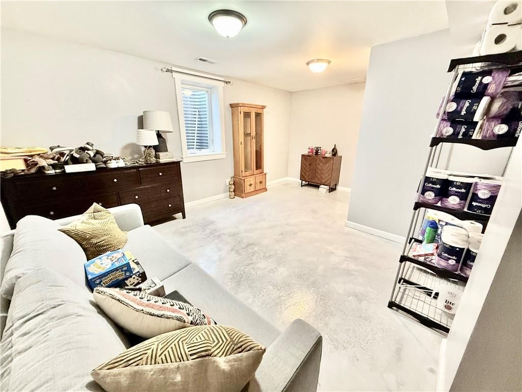 615 W Torrance Street — photo 18