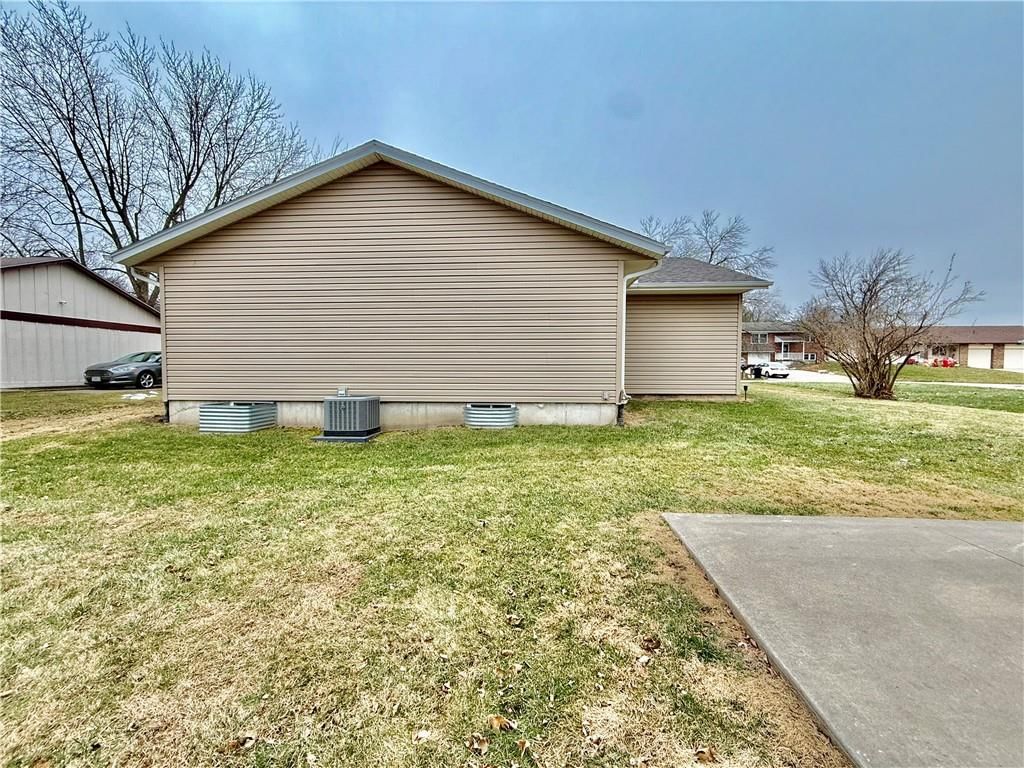 615 W Torrance Street — photo 20