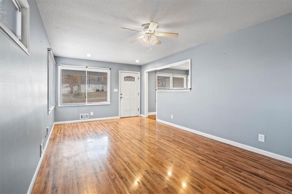 225 E Whittier Street — photo 4