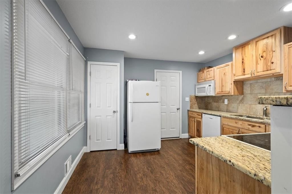 225 E Whittier Street — photo 6