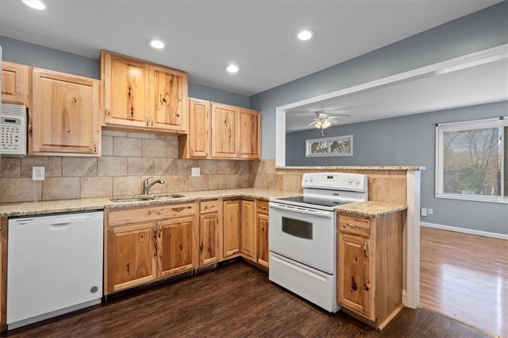 225 E Whittier Street — photo 7