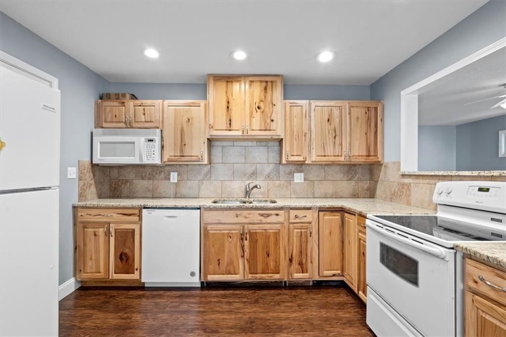 225 E Whittier Street — photo 8
