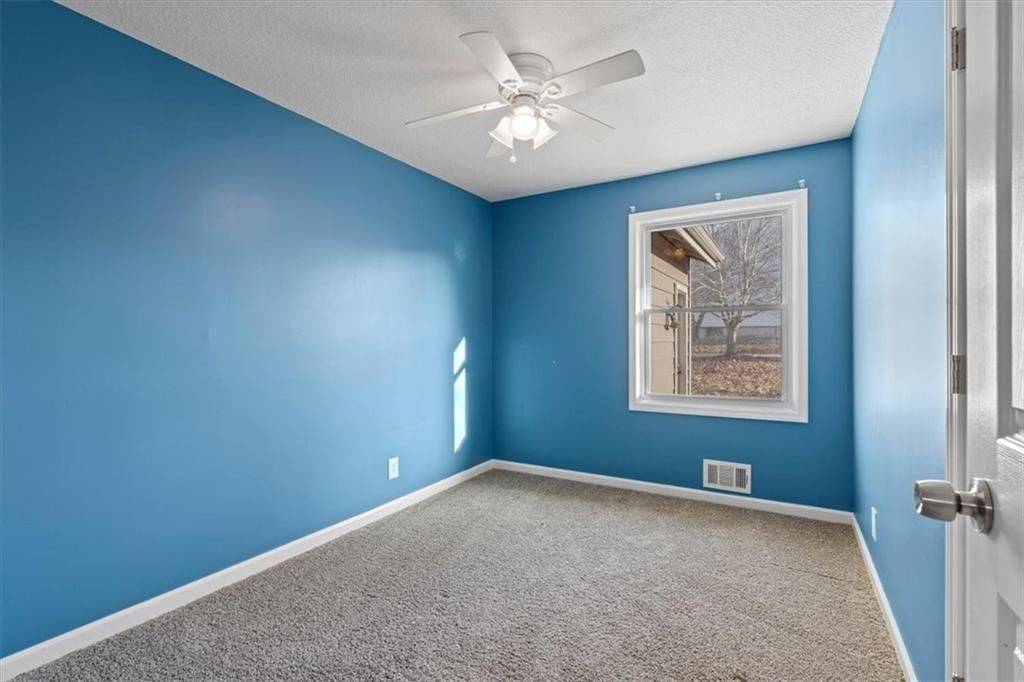 225 E Whittier Street — photo 9