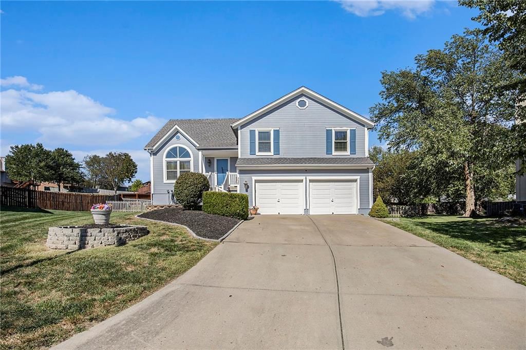 5420 NE Rainbow Court, Lee's Summit, MO