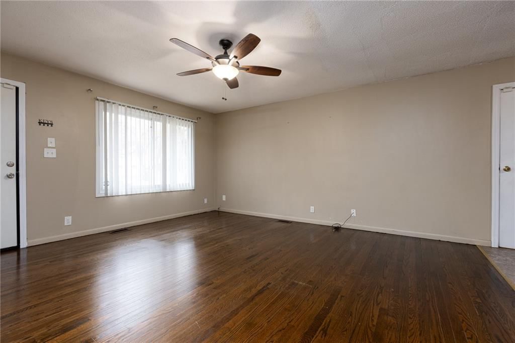 9219 Lewis Avenue — photo 5