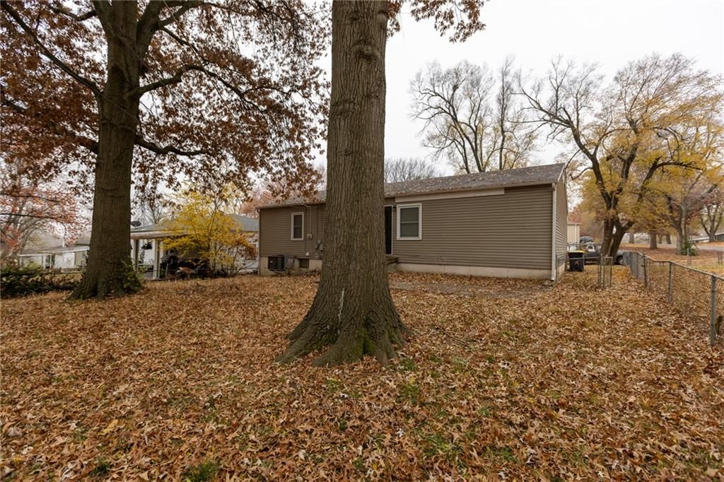 9219 Lewis Avenue — photo 23