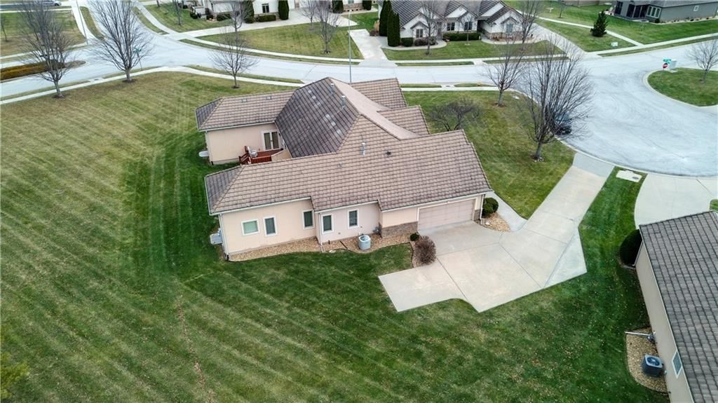 4118 NE Chapel Manor Court — photo 2
