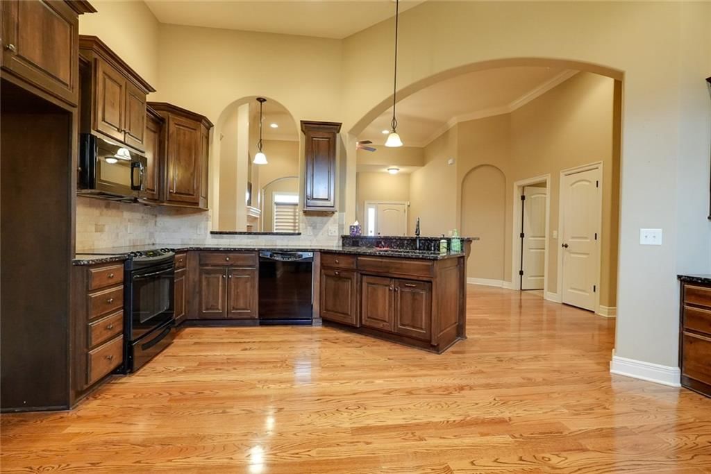 4118 NE Chapel Manor Court — photo 9
