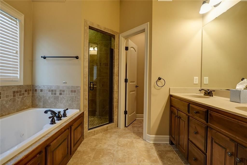 4118 NE Chapel Manor Court — photo 25