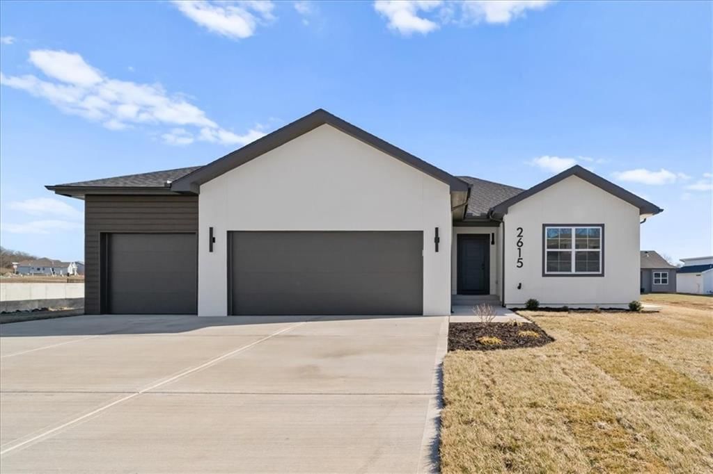2615 SW Tracker Lane, Lee's Summit, MO