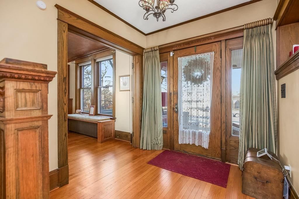1024 S Broadway Street — photo 3
